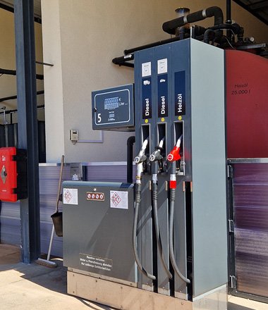 Ansicht der Dieseltankstelle auf dem Firmengelände der Hoth Brennstoffhandel Ansicht der Dieseltankstelle auf dem Firmengelände der Hoth Brennstoffhandel